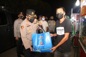 Jum’at Malam, Patroli Bersekala Besar Dilakukan Kapolda Kepri Bersama Kapolresta Barelang Disertai Bakti Sosial Level 4