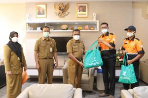 Pemko Batam Terima Bantuan 100 Paket Sembako dari Baznas