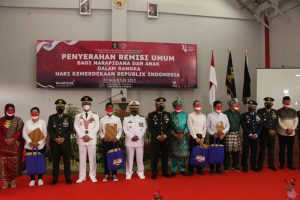 Dalam Rangka HUT Kemerdekaan RI Ke-76 KAPOLRESTA BARELANG Hadir Berikan  Remisi Di Lapas 2A Batam