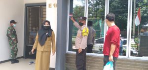 Polsek Batu Ampar, Pasang Stiker Nomor Contact Person Tracer Covid-19