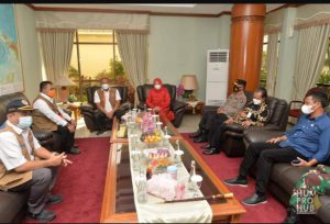 Wagub Marlin Bersama Kepala BNPB Letjend TNI Ganip Warsito Bersama Rombongan Tinjau Pemberlakuan PPKM di Batam