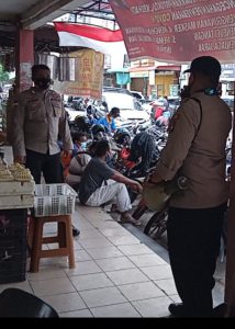 SatBinmas Polresta Barelang Tinjau Penerapan PPKM Level 3 di- Tiban