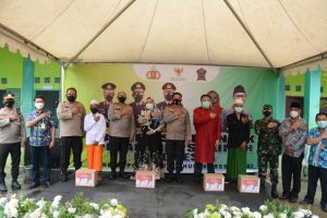 KAPOLDA KEPRI TINJAU PELAKSANAAN VAKSINASI MERDEKA DI PESANTREN YA-HUSNAYAH HIDAYATUL MUBTADI’IN