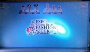 Pelaksanaan Expo Batik Fashion Week 2021 Ditutup oleh Kadis Disperindag Kota Batam