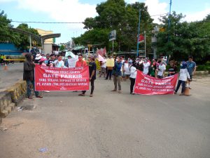 Warga Pertokoan Aviari Demo Bebaskan Gate Parkir yang di kelola PT centre Park