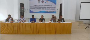 Polda Kepri Bagi Ratusan Sembako Kepada Pelaku Usaha Transportasi Laut Di Belakang Padang