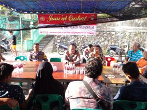 Jum’at Curhat, Warga Tanjung Pinang Barat Berkeluh Kesah Dengan Kapolsek