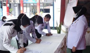 Petugas Rutan Kelas I Pondok Bambu Tandatangani Komitmen Pembangunan Zona Integritas