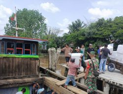 Jangan Golput, Kodim 0314/Inhil dan Polri Kawal KPU Distribusi Logistik Pemilu Tahun 2024