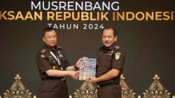 JAM-Pembinaan Dr. Bambang Sugeng Rukmono Berikan Penghargaan Bagi Satker Kejaksaan Dengan Nilai Kerja Anggaran (NKA) Terbaik Tahun 2023