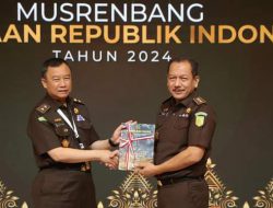 JAM-Pembinaan Dr. Bambang Sugeng Rukmono Berikan Penghargaan Bagi Satker Kejaksaan Dengan Nilai Kerja Anggaran (NKA) Terbaik Tahun 2023