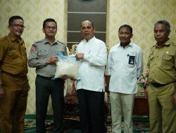 Bupati Inhil terima 26,5 Ton beras dari Perum Bulog