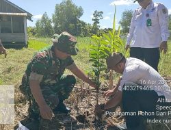 Perkuat Sinergitas dan Kolaborasi, Kapolda Riau Lakukan Pelestarian Lingkungan Berupa Tanam Pohon di Area Pelabuhan Desa Sungai Intan 