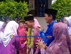 Bupati Anambas, Aneng Disambut Tarian Persembahan Saat Kunjungi SMPN 2 Siantan