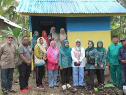 Peduli Sosial, Ketua TP PKK Inhil Kunjungi Indrawati Seorang Lansia Hidup Sebatang Kara