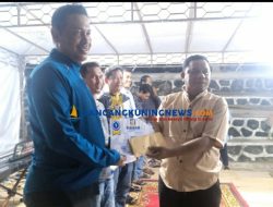 Termasuk Sekda Anambas, Lurah Tarempa Syamsir Serahkan Hadiah Juara Turnamen Domino