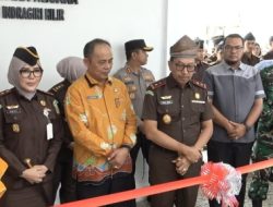 Bupati Inhil Bersama Kejati Riau Akmal Abbas Resmikan Klinik Adhyaksa Kejari Inhil