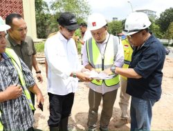 Mengawal Kualitas Hingga Tuntas: Amsakar Achmad Tinjau Langsung Proyek Masjid Agung Raja Hamidah