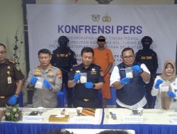 Petugas Bea Cukai Periksa Bagian Kemaluan Penumpang Asal Malaysia