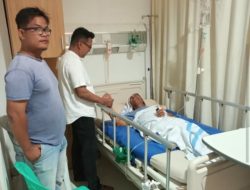 Peduli Antar Warga, Erik Herdiansyah Jenguk Pak Kalebos yang Sedang Sakit di RS BP Batam