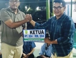 RT 004 Glory Tanjung Riau Gelar Rapat Perdana, Bahas Rencana Kerja 100 Hari serta Penyerahan Papan Plakat 