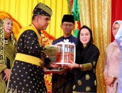 Amsakar-Li Claudia Hadiri Penganugerahan Gelar Datok Seri Diwangsa Wira Perdana untuk Ketua MPR RI