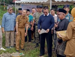Bupati Aneng Letakkan Batu Pertama Pembangunan Gedung Serba Guna Kute Siantan