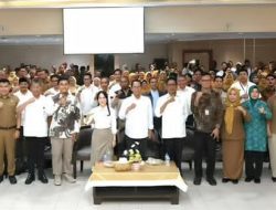 Dirut PLN Batam Serahkan Bantuan Bencana Aceh, Sumut, dan Sumbar ke Wali Kota Batam