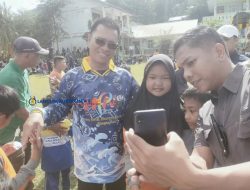 Peringati HPN 2026 di Anambas, Bupati Aneng Berbaur dan Selfie Bersama Pelajar Jemaja