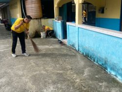 Sambut Ramadhan 1447 H, Jajaran Polsek Siantan Bersihkan Masjid Nurul Huda Antang