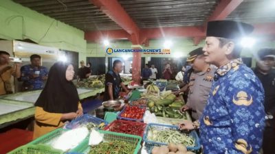 Jelang Ramadan, Wabup Raja Bayu Turun ke Pasar Pantau Harga dan Stok Bapok