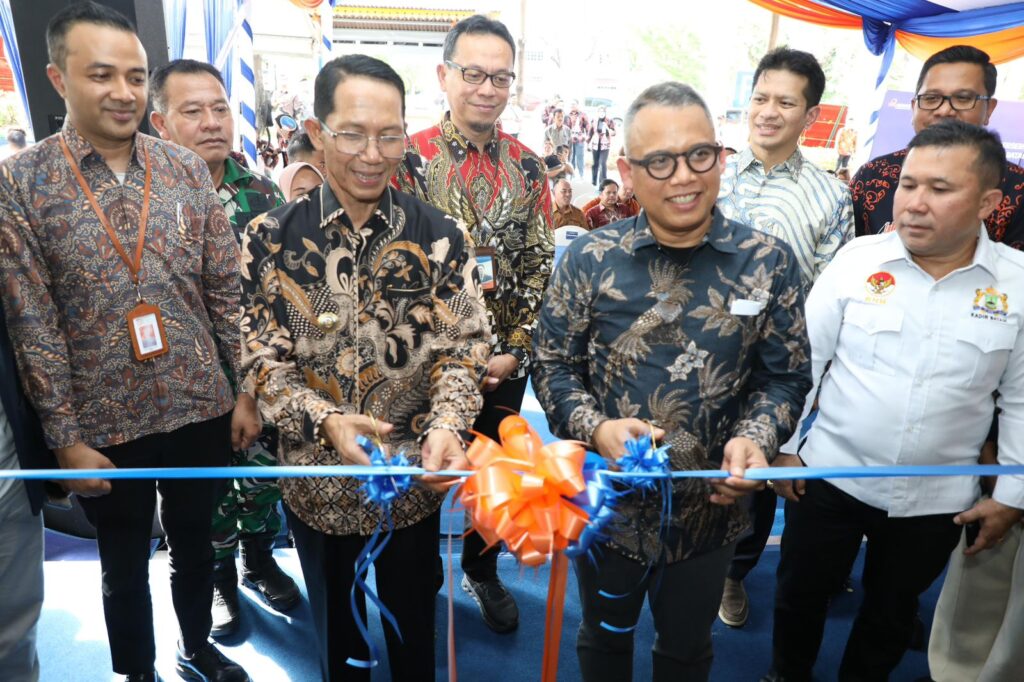 Wali Kota Batam, Amsakar Achmad, meresmikan Kantor Cabang Bank Sumut di Ruko Rafflesia, Batamcentre, Senin (27/4/2026).(Adv Dsikominfo Batam)