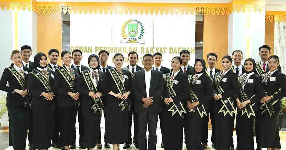 Ketua DPRD Kota Batam Haji Muhammad Kamaluddin menerima audiensi bersama 20 (dua puluh) Finalis Duta Wisata Encik dan Puan Kota Batam Tahun 2026, Rabu (6/5/2026). F/istimewa