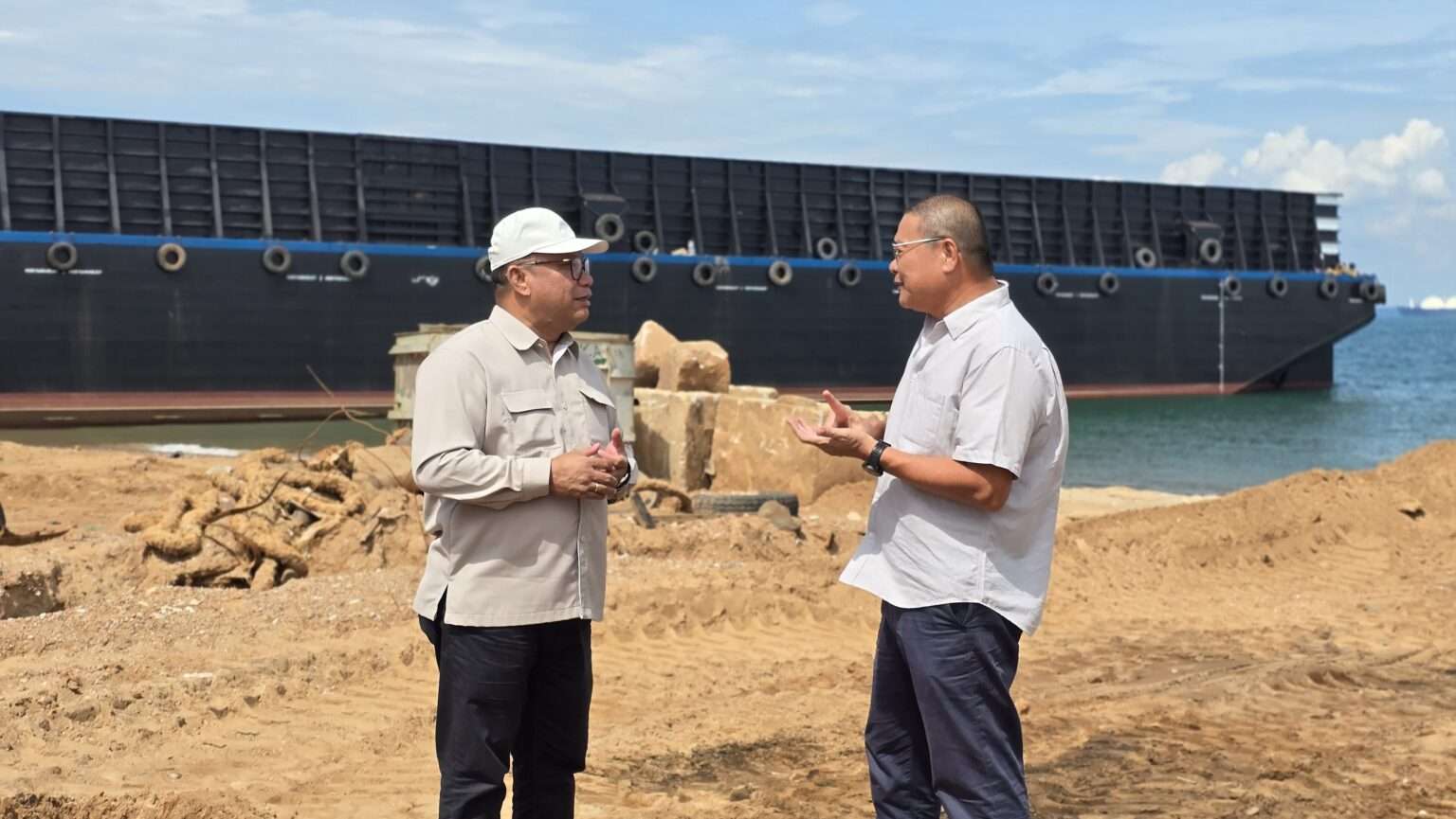 Anggota/Deputi Bidang Investasi BP Batam, Fary Djemy Francis, melakukan peninjauan langsung dan dialog dengan pelaku usaha di kedua sektor 