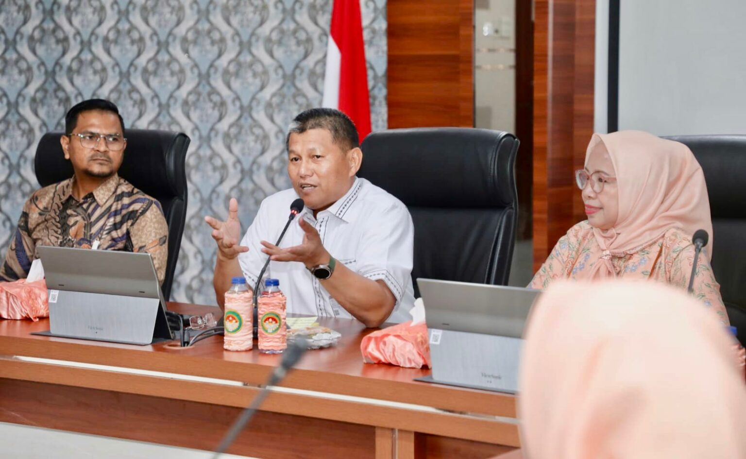 Sekda Kota Batam, Firmansyah, membuka rapat kerja DWP Kota Batam di Kantor Wali Kota Batam, Rabu (6/5/2026). HUMAS DISKOMINFO BATAM