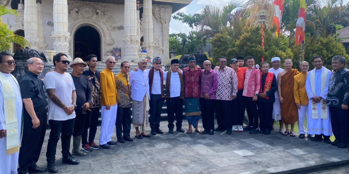 Pendakwah, Miftah Maulana Habiburrahman atau akrab disapa Gus Miftah beri pesan toleransi antar umat beragama dalam acara ‘Peluk Indonesia 2026’ di Bali.