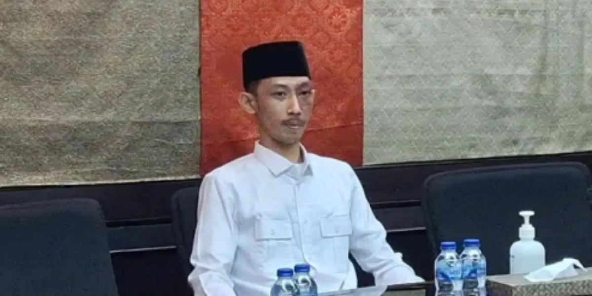 Menyoroti alasan menohok di balik skandal anggota DPRD Jember, Achmad Syahri main gim saat rapat. (Instagram.com/@jogjastudent)