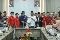 Ketua DPRD Kota Batam, Haji Muhammad Kamaluddin, menerima aksi unjuk rasa (Unras) yang digelar Aliansi Pemuda Mahasiswa Kepulauan Riau di Gedung DPRD Kota Batam, Rabu (17/6/2026).F/Dok DPRD Batam