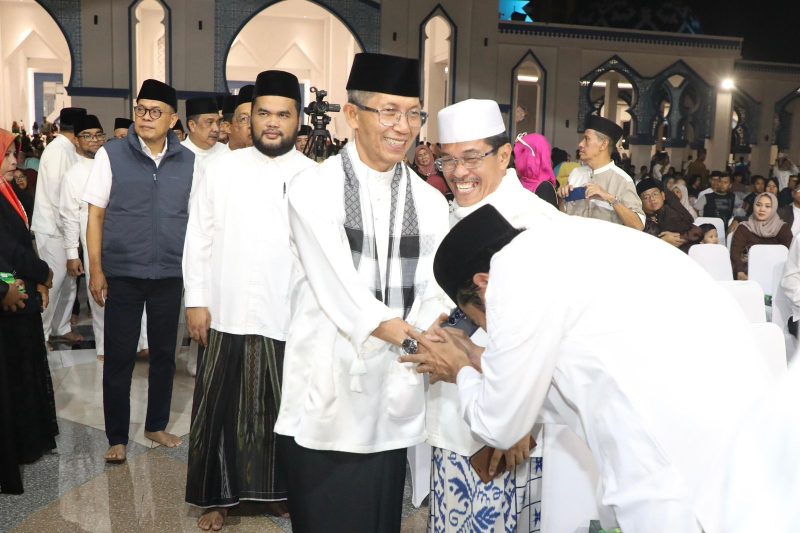 Walikota Batam AMsakar Achmad menghadir Tablig Akbar dalam rangka memperingati Tahun Baru Islam 1 Muharram 1448 Hijriah di Masjid Agung Raja Hamidah. F/Dok Humas Diskominfo Batam