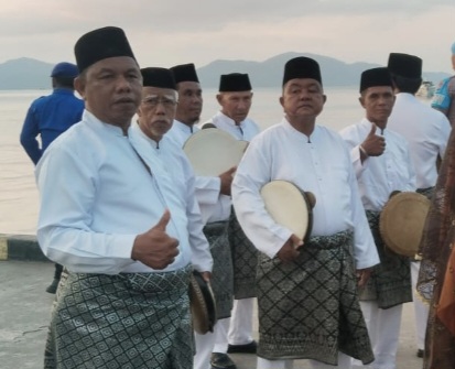 Camat Siantan Bersama Kompang Redath Sambut Kepulangan 46 Jemaah Haji Anambas (dok/photo)
