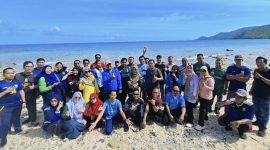 Peringati Hari Laut Sedunia, DPPP Anambas Bersihkan Pantai Harung Hijau (dok/photo)