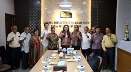 Anggota/Deputi Bidang Pelayanan Umum BP Batam, Ariastuty Sirait, menerima kunjungan pengurus Badan Perlindungan (BP) Lansia Indonesia Wilayah Batam. F/ Dok Humas BP BATAM.