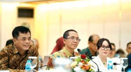 Kepala BP Batam, Amsakar Achmad bersama Wakil Kepala BP Batam, Li Claudia Chandra menerima kunjungan kerja Badan Anggaran (Banggar) DPR RI di Balairungsari, Batam Centre, Jumat (3/7). f/ Dok Humas BP BATAM.