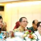 Kepala BP Batam, Amsakar Achmad bersama Wakil Kepala BP Batam, Li Claudia Chandra menerima kunjungan kerja Badan Anggaran (Banggar) DPR RI di Balairungsari, Batam Centre, Jumat (3/7). f/ Dok Humas BP BATAM.
