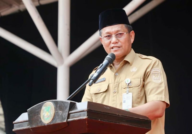 Sekda Batam, Firmansyah, menyampaikan sambutan saat memperingati HUT ke-27 BMGQ Kota Batam di Dataran Engku Putri, Batamcentre, Senin (6/7/2026). HUMAS DISKOMINFO BATAM