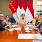 Kepala BP Batam Amsakar Achmad, Wakil Kepala Li Claudia Chandra, Anggota/Deputi Investasi Fary Djemy Francis, serta Anggota/Deputi Infrastruktur Mouris Limanto Bersama Presiden RI Prabowo Subianto. F/Dok Humas BP BATAM