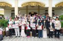 Foto bersama usai penyambutan kafilah Karimun yang mengikuti MTQH XII Provinsi Kepri. F/Dika Lancangkuningnews.com