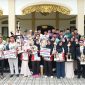 Foto bersama usai penyambutan kafilah Karimun yang mengikuti MTQH XII Provinsi Kepri. F/Dika Lancangkuningnews.com