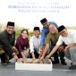 Kepala BP Batam Amsakar Achmad didampingi Wakil Kepala BP Batam Li Claudia Chandra melakukan peletakan batu pertama pembangunan Bundaran Raja Ali Marhum Pulau Bayan Yang Dipertuan Muda V di ruas jalan menuju Bandara Internasional Hang Nadim, Jumat (10/7/2026).F/ Humas BP BATAM.