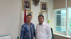 Bupati Kepulauan Anambas, Aneng, berdiskusi dengan Direktur Pesisir dan Pulau-Pulau Kecil Kementerian Kelautan dan Perikanan RI, Dr. Ahmad Aris, S.P., M.Si., di Jakarta. F/Dok Humas.